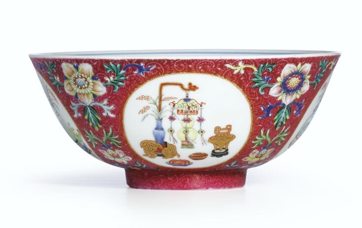A fine ruby-ground famille-rose 'Hundred Antiquities' 'Medallion' sgraffiato bowl, Seal mark and period of Daoguang