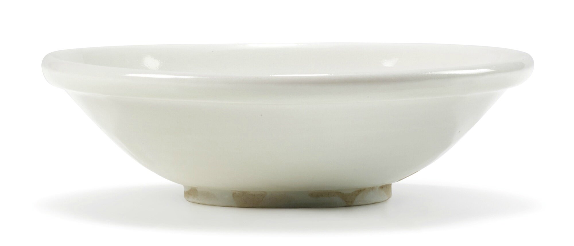 A white-glazed stoneware bowl, Five dynasties (907–960)
