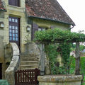 Le puits devant la maison (Apremont sur Allier)
