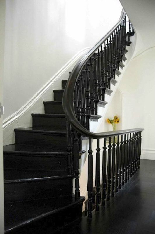 700_elizabeth-roberts-painted-black-winding-staircase de meredith swinehart