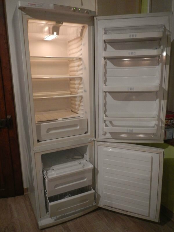 VENDU Frigo Congélateur THOMSON Mise en vente avant
