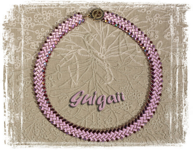 276 Collier Azteca rose