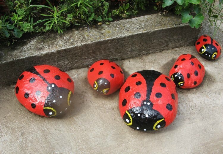 décoration-jardin-galets-décoratifs-coccinnelles