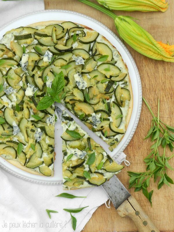Pizza aux courgettes bleu et basilic 2
