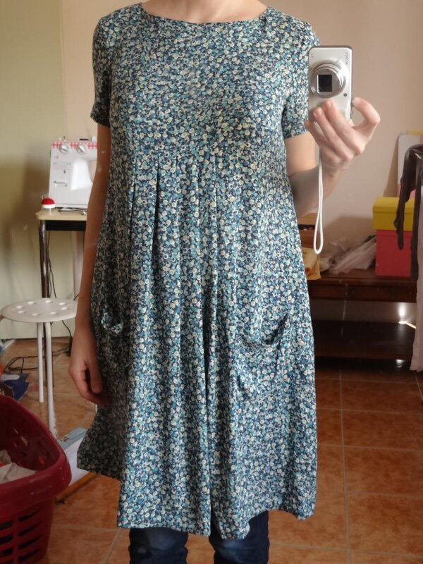 Robe_plis_fleurs_bleu_H_1