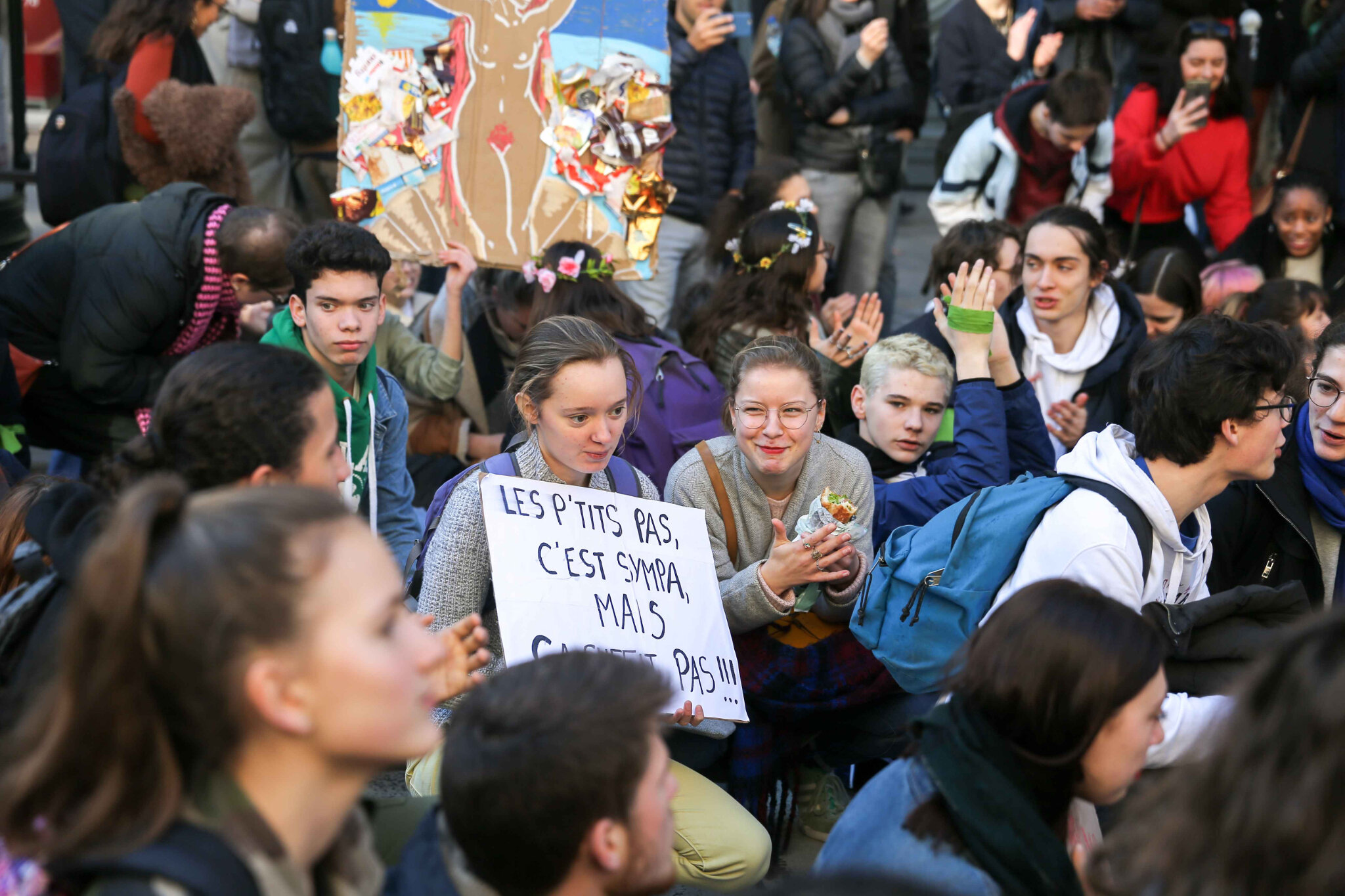 Timide début de mobilisation des jeunes pour le climat à Paris. © Michel Stoupak. Ven 15.02.2019, 14h12m27.
