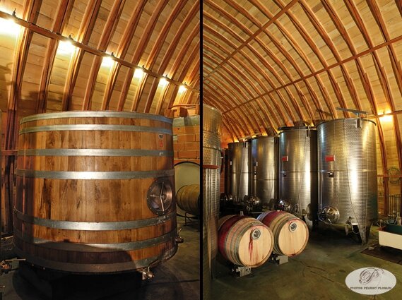 SAINT_MATRE_Chateau_Vent_d_Autan_le_chai_charpente_selon_Philibert_de_l_Orme_foudre_de_5000_litres_et_cuves_en_inox