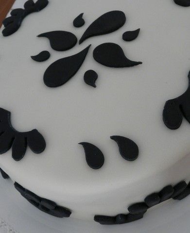 Gateau Anniversaire Noir Et Blanc Atelier Des Gourmandises