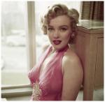 1952-01-Beverly_Carlton_hotel-day1-sit03-negligee_pink-by_halsman-012-1