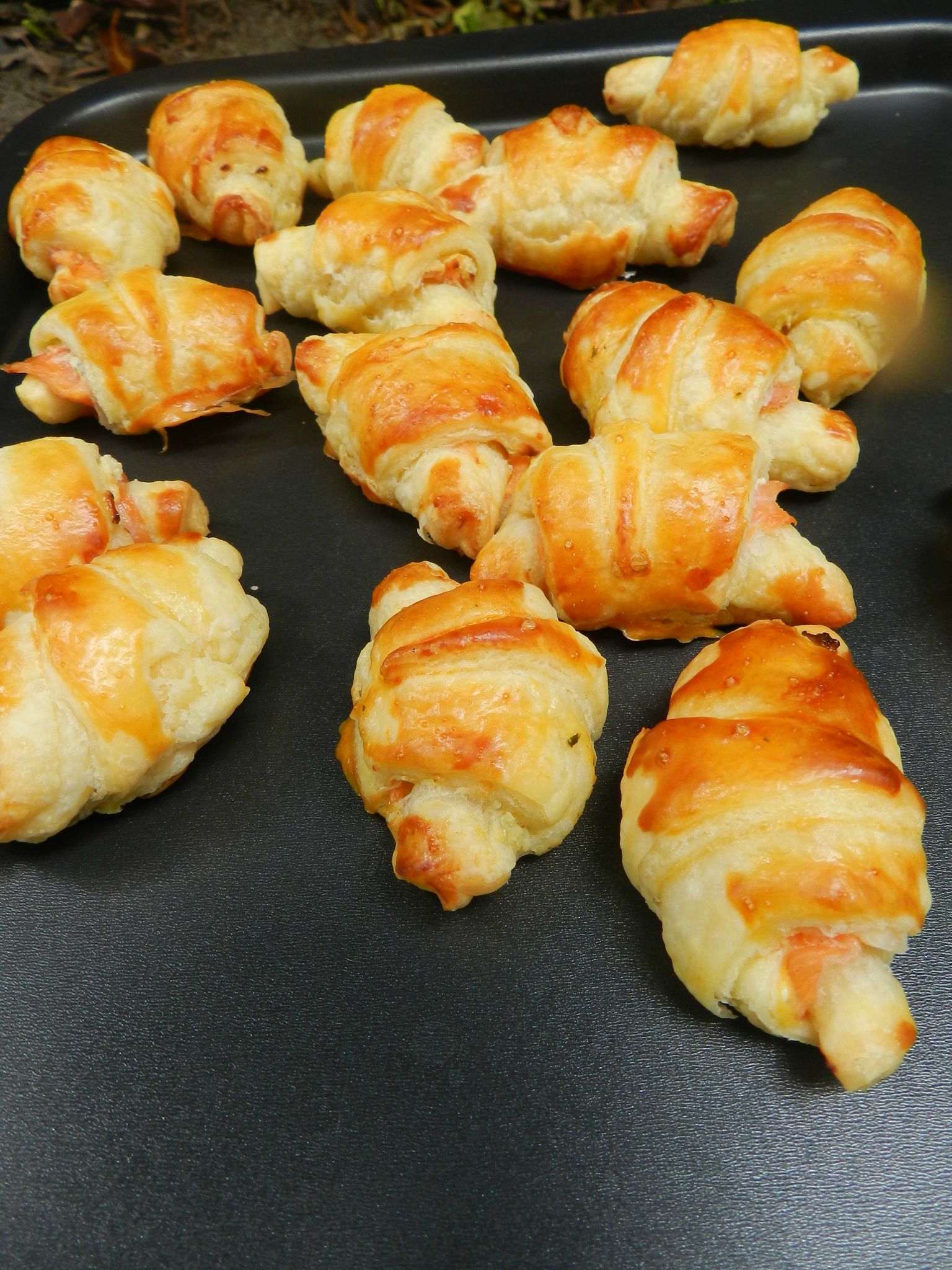 Mini Croissants Saumon Et Fromage Ail Et Fines Herbes C Est Pas