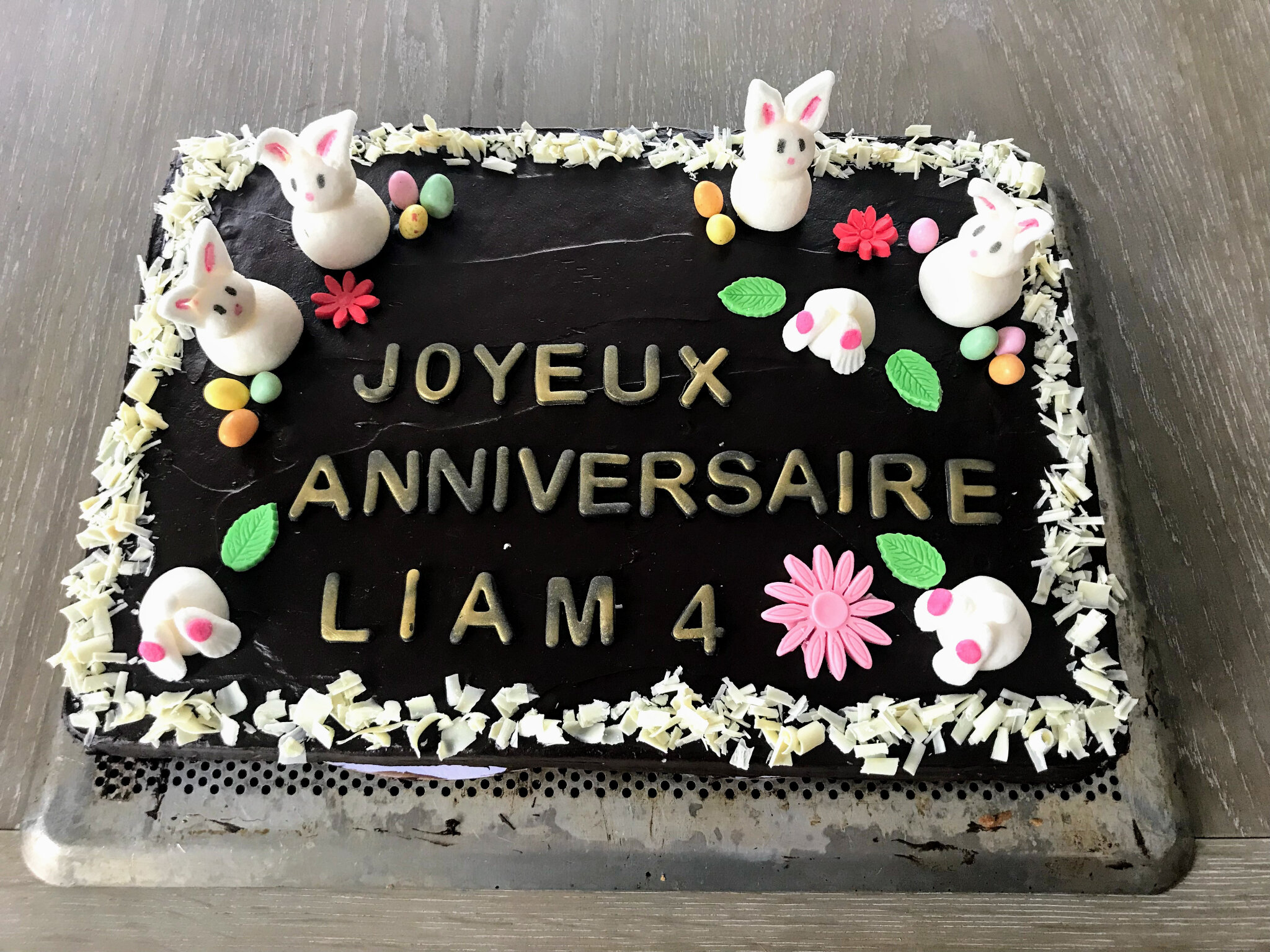 Gateau Au Chocolat Cake Design Decoration Paque Et Lapin Pour Anniversaire Les Macarons A La Chartreuse