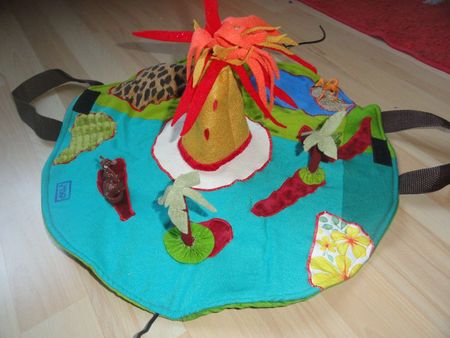 tapis de jeu en tissu foldingo, fold and go fabric play mat - Ch²m² alias  chauchaumamar