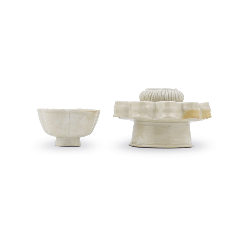 2022_HGK_20845_3114_001(a_white-glazed_floral-form_stem_cup_and_cup_stand_song-jin_dynasty115408)