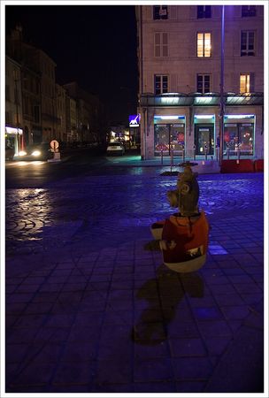 Niort_bouche_incendie_rue_bleue_nuit_110109