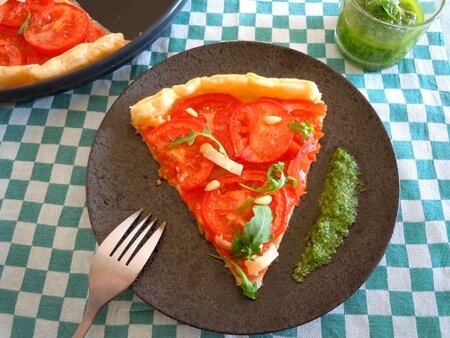 tarte fine tomate pesto roquette