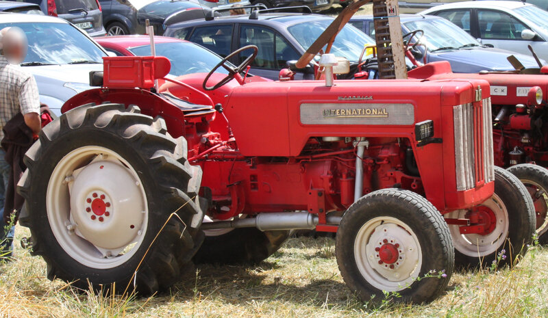 International Harvester B-414 - Canals En Aveyron (Agriculture)