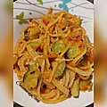 One pot pasta à la tomate et aux courgettes