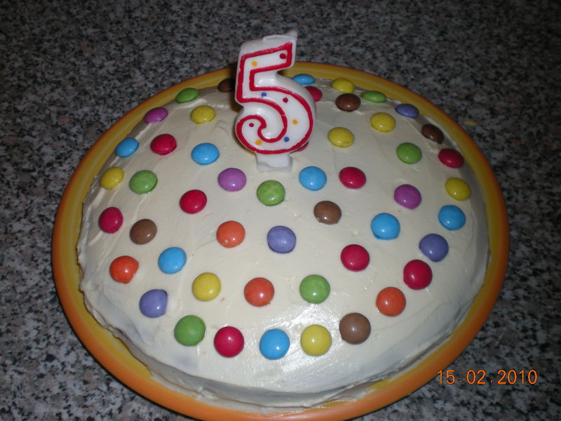 Gateau D Anniversaire Aux Smarties Les Gourmandises D Une Libellule