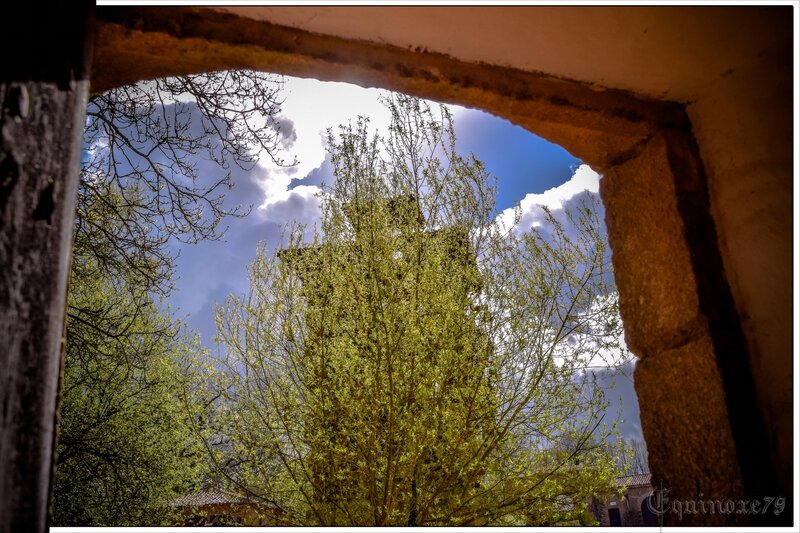 Ecrit sur la vitre d'une fenêtre flamande Victor HUGO grand carillon Puy du Fou (2)