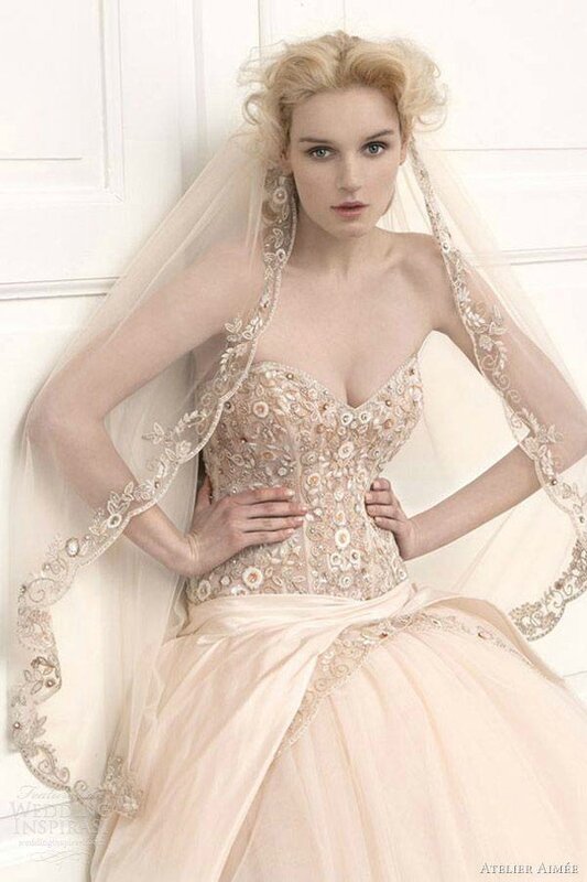 robe de mariée romantique brodée de fleurs originale atelier aimée collection 2014
