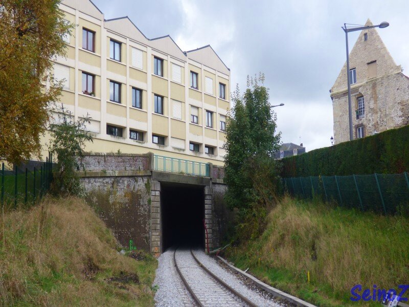 Peut On Survivre Sous Un Train Un tunnel sous la ville, ou quand l'urbain peut cacher son train