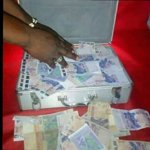 CANTINE MYSTIQUE D'ARGENT DE MARABOUT DAH AWAGLA