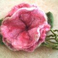 broche fleur rose