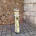 Belle à chapeau... street art. kufstein.