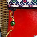 Sac Besace rabat zip original simili cuir rouge motifs petites fleurs pop