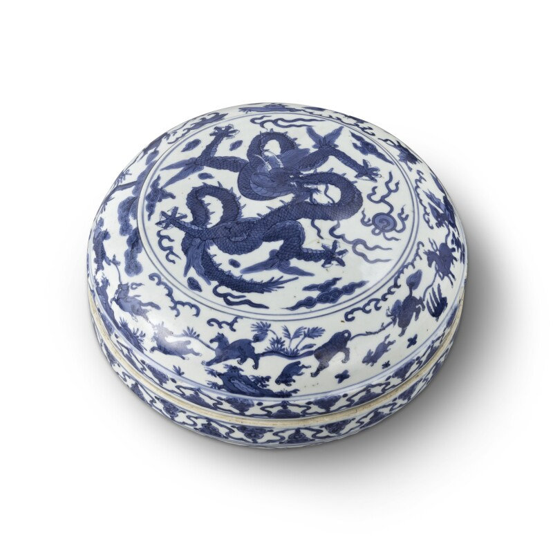 A rare blue and white circular 'dragon' box and cover, Mark and period of Wanli (1573-1620)