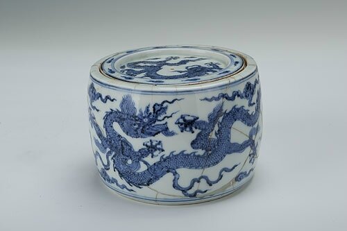 Blue-and-white cricket jar with the design of dragons, Xuande period (1426-1435)