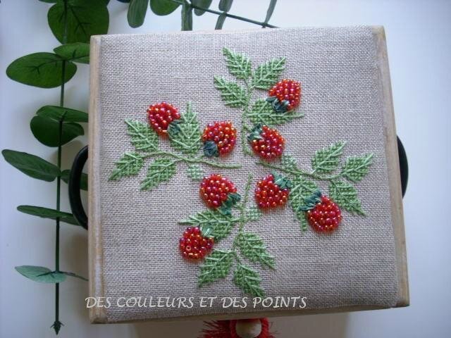 BOITE A INFUSTIONS FACE BRODERIE
