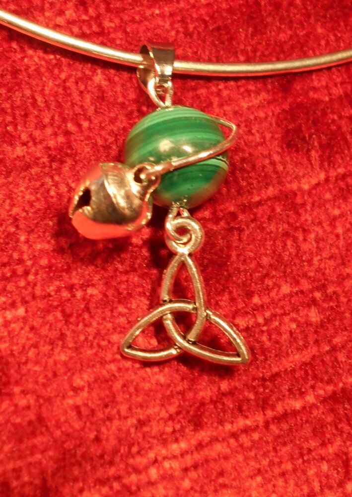 2 pendentif en malachite. 4 €