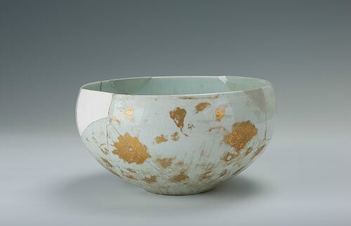 White bowl with contracted mouth and the design of golden flowers, Yongle period (1403-1424)