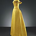 Cristóbal Balenciaga (1895-1972), Robe du soir de satin jaune, 1962