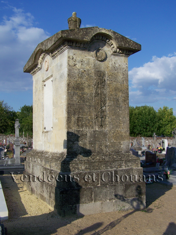 Varades (44) – Cénotaphe de Bonchamps dans le cimetière