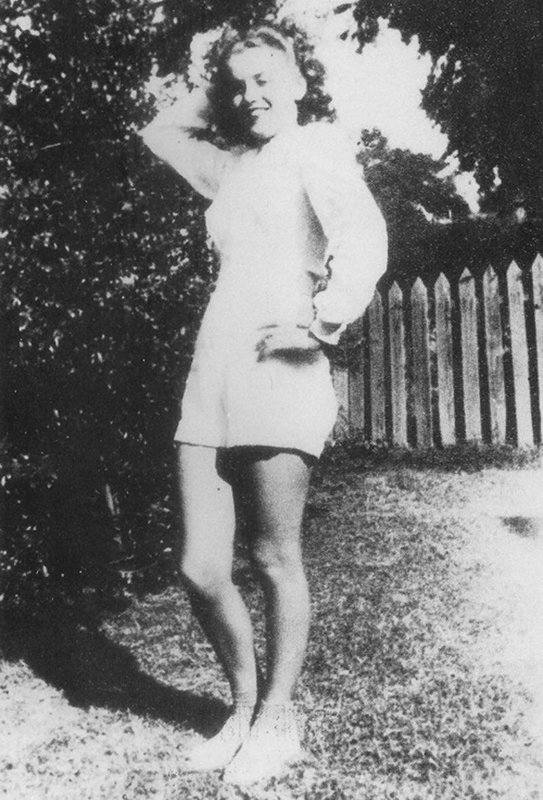 1943-norma_jeane-photo-010-1
