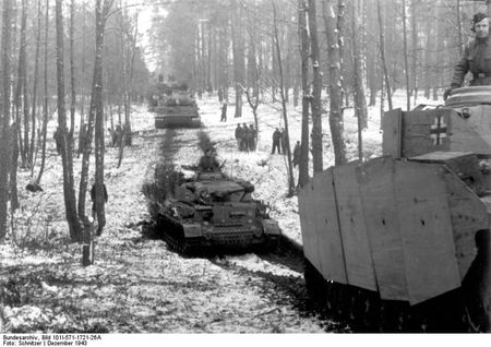 Bundesarchiv_Bild_101I-571-1721-26A, _Russland, _Panzer_IV, _Panzer_VI_ (Tiger_I)
