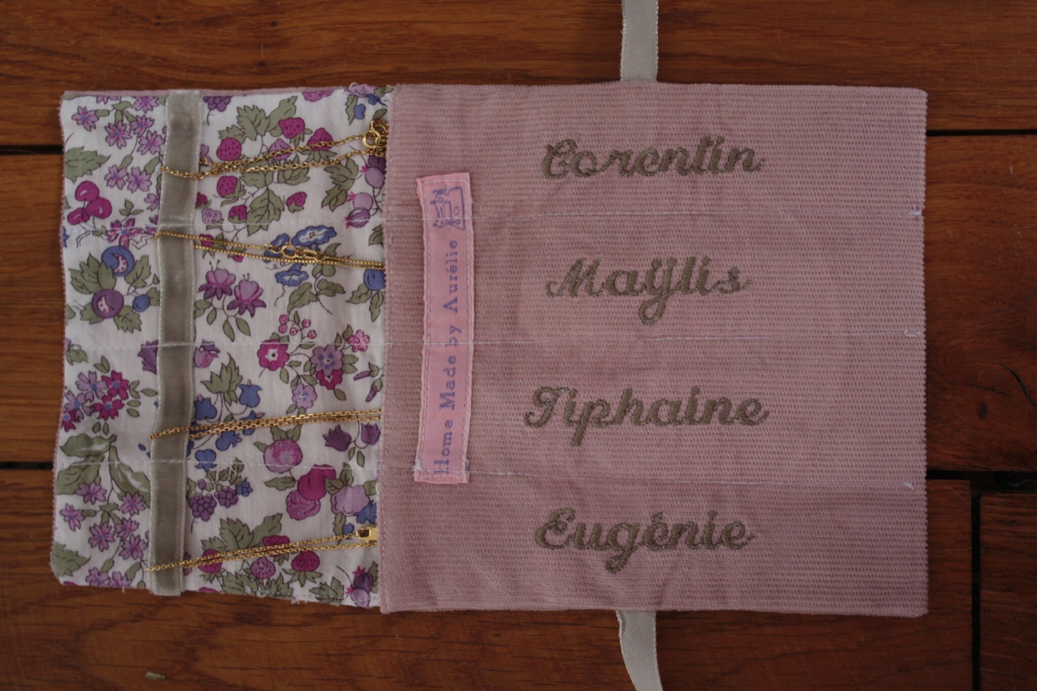 Pochette à médailles, prix de base 15€, options possibles