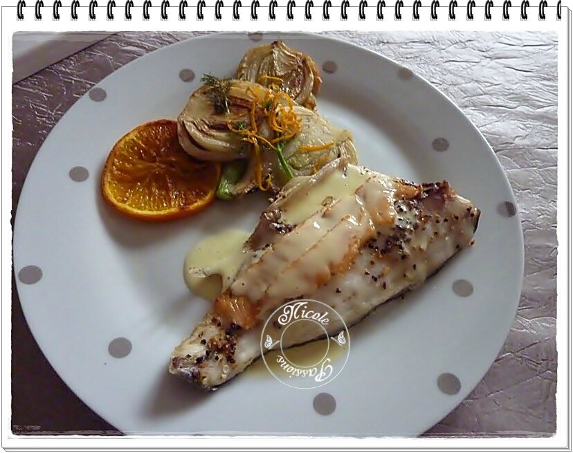 Filet de bar, sauce légère à l'orange, épices du trappeur et poêlée de