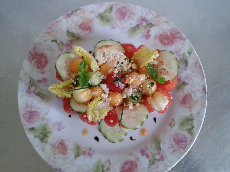  Salade d’été
Salade de tomate méli-melo( du chef Custos
------------AD832ED6-5752-4944-F568-337053