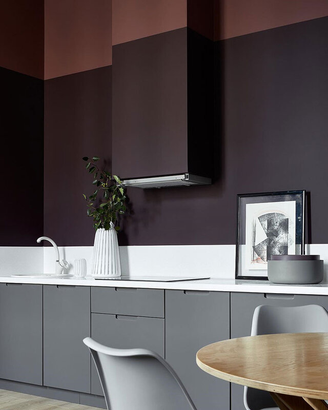 small-apartment-in-beautiful-dark-tones-in-moscow-pufikhomes-12