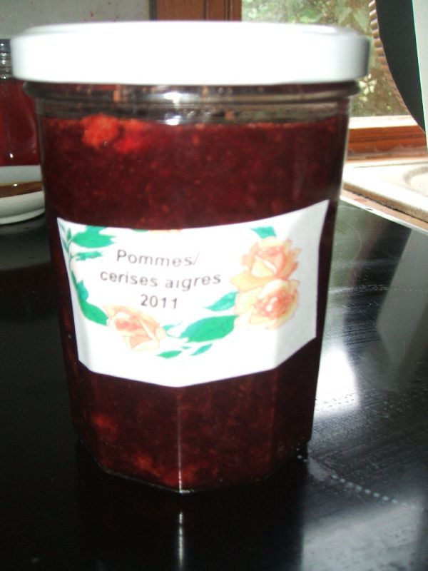 CONFITURE DE CERISES AIGRES ET POMMES CLARA PENELOPPE ou les aléas du quotidien