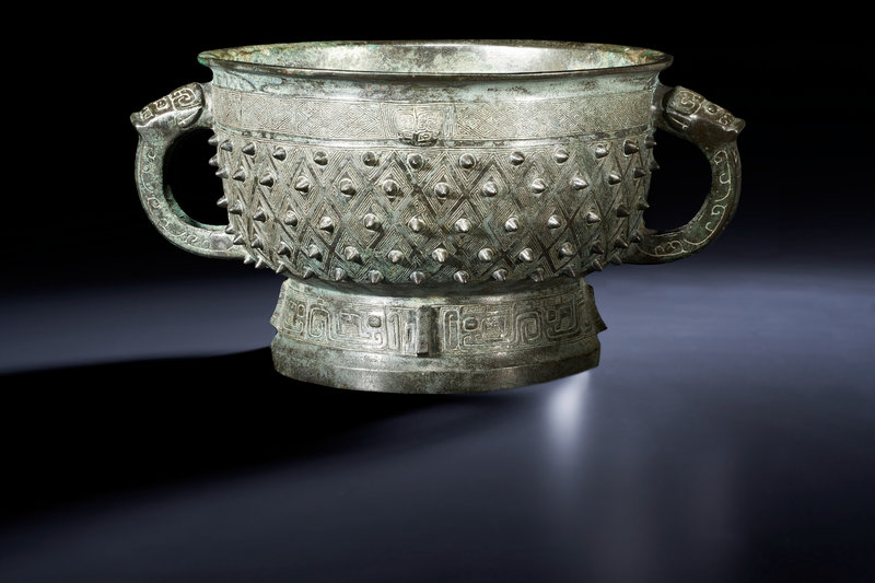 2022_NYR_20594_0717_001(a_very_finely_cast_bronze_ritual_food_vessel_gui_late_shang_dynasty_11122105)