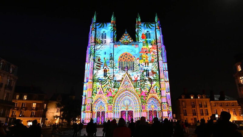 1a72094a91c3ba650cdc55755c1efb1a-spectacle-nantes-les-lumieres-de-l-ame-slave-enveloppent-la-cathedrale_2