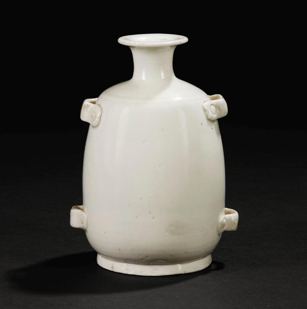 A Northern whiteware flask, Five Dynasties-Northern Song dynasty
