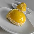 Mini bavarois vanille & citron, insert coulant à la mangue sur biscuit madeleine et glaçage miroir