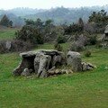 dolmen (allée couverte de la Grotte) à Cournols