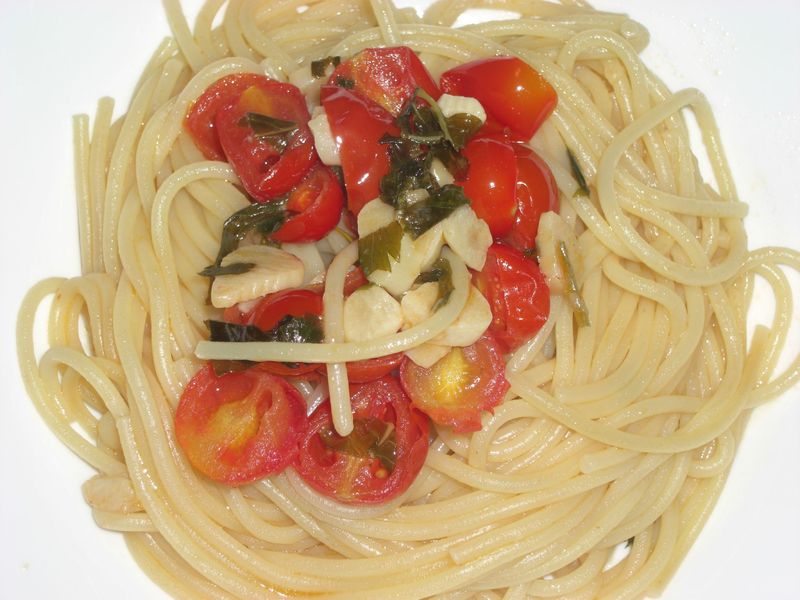 Spaghetti Aux Tomates Cerises Et Basilic - La Conque D'Or