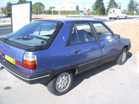 Renault11TXEar2